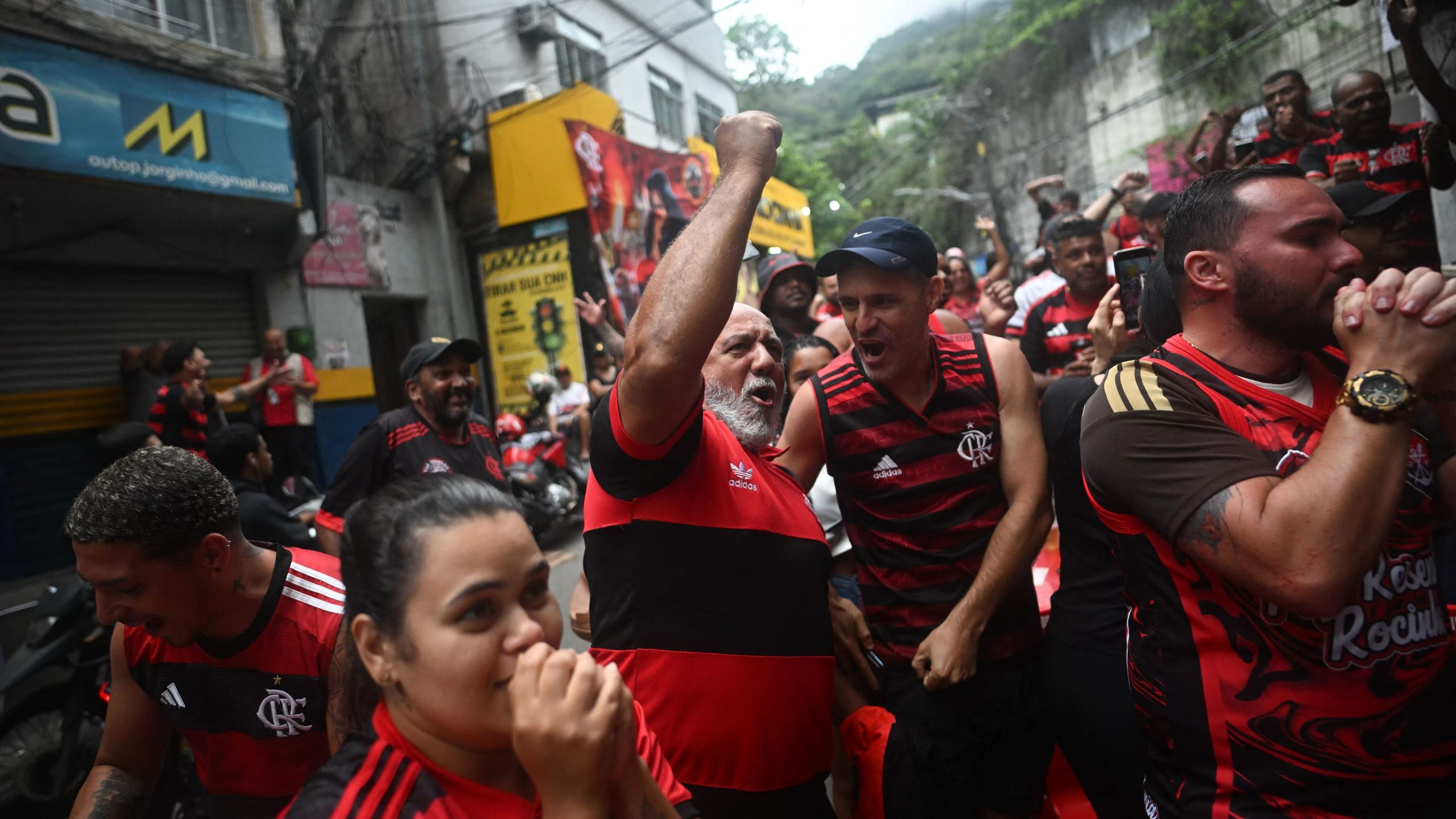 Flamengo își deschide apărarea titlului în Serie A: Duelul cu São Paulo, transmis în direct Flamengo începe apărarea titlului în campionatul brazilian Serie A cu un meci important împotriva echipei São Paulo