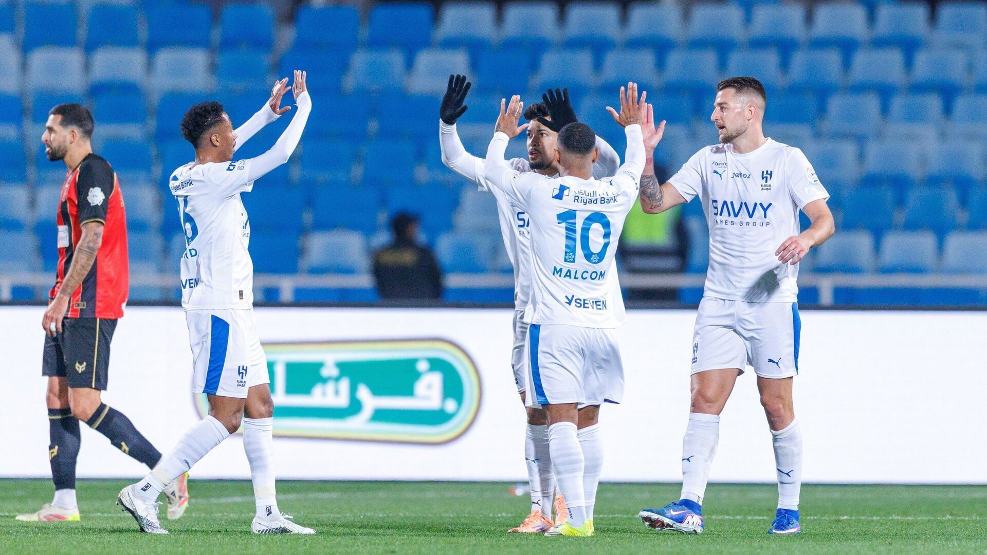 Al Hilal, în fața unei provocări: Meci crucial împotriva lui Al Qadsiah în Saudi Pro League Astăzi, la ora 17:30 GMT, liderii din Saudi Pro League, Al Hilal, se vor confrunta cu echipa Al Qadsiah, într-un meci care are potențialul de a schimba soarta campionatului