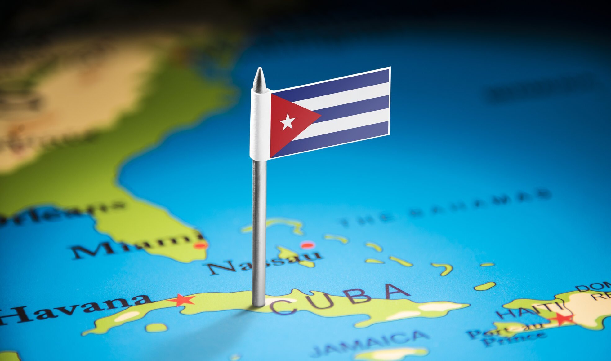 Donald Trump anticipează o schimbare de regim în Cuba Fostul președinte american Donald Trump a sugerat că un acord cu Cuba este iminent, prevăzând o schimbare de regim în țara insulară