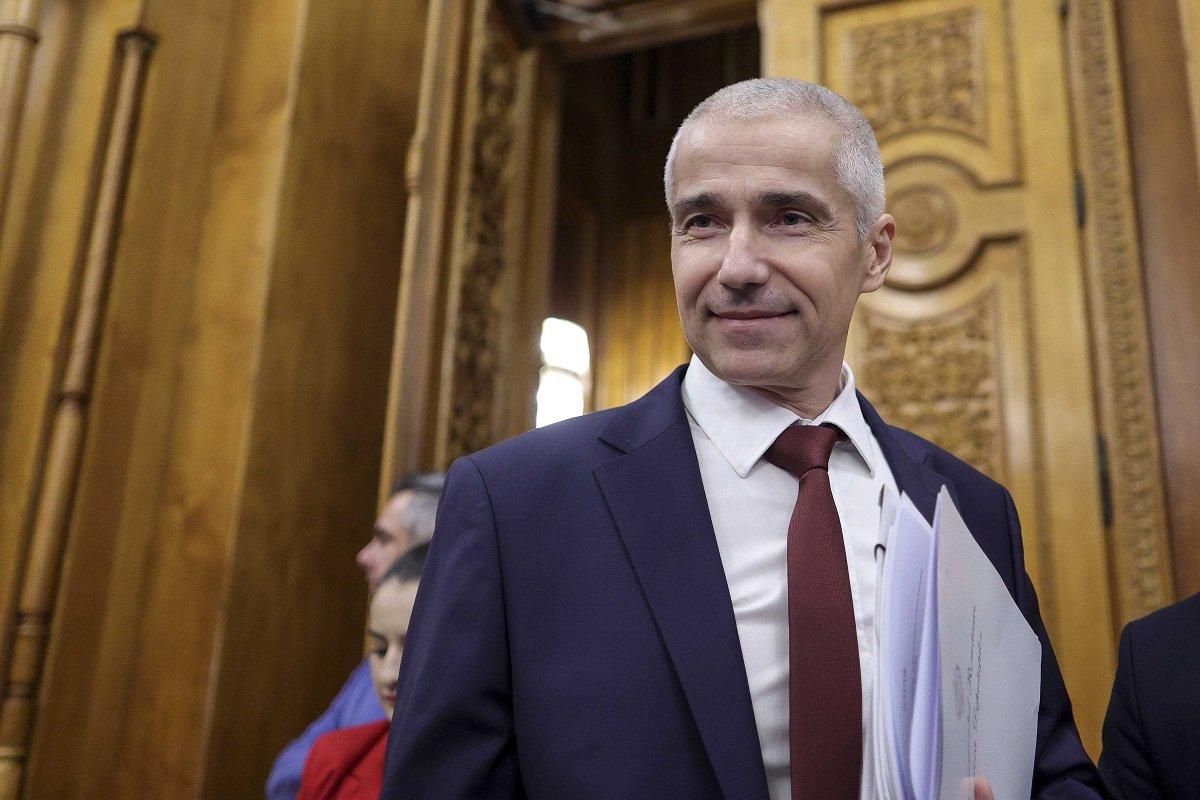 Ministrul Justiției, Radu Marinescu, avertizează că autoritățile nu dispun de resurse suficiente pentru a păzi deținuții care primesc permisii legale, după ce un deținut de cetățenie turcă a evadat de la Penitenciarul Rahova