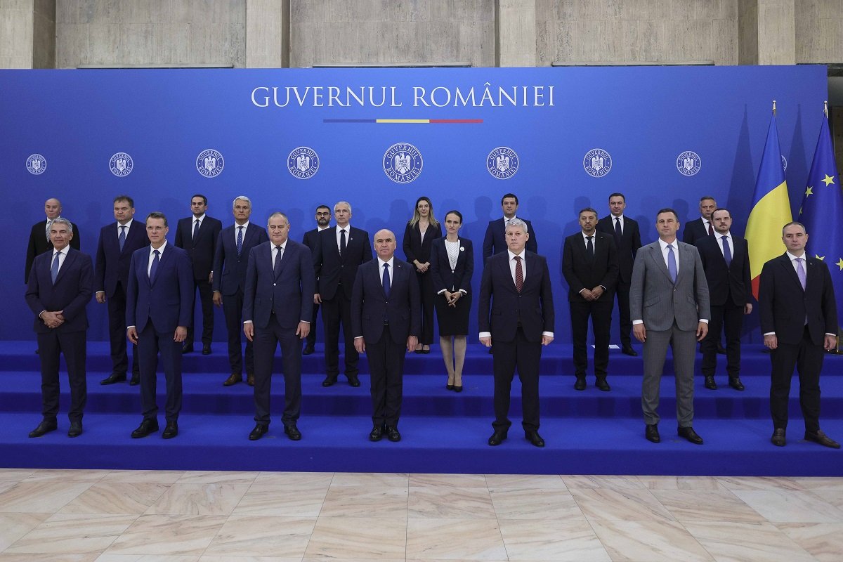 Doar două ministere au redus personalul în primul semestru.