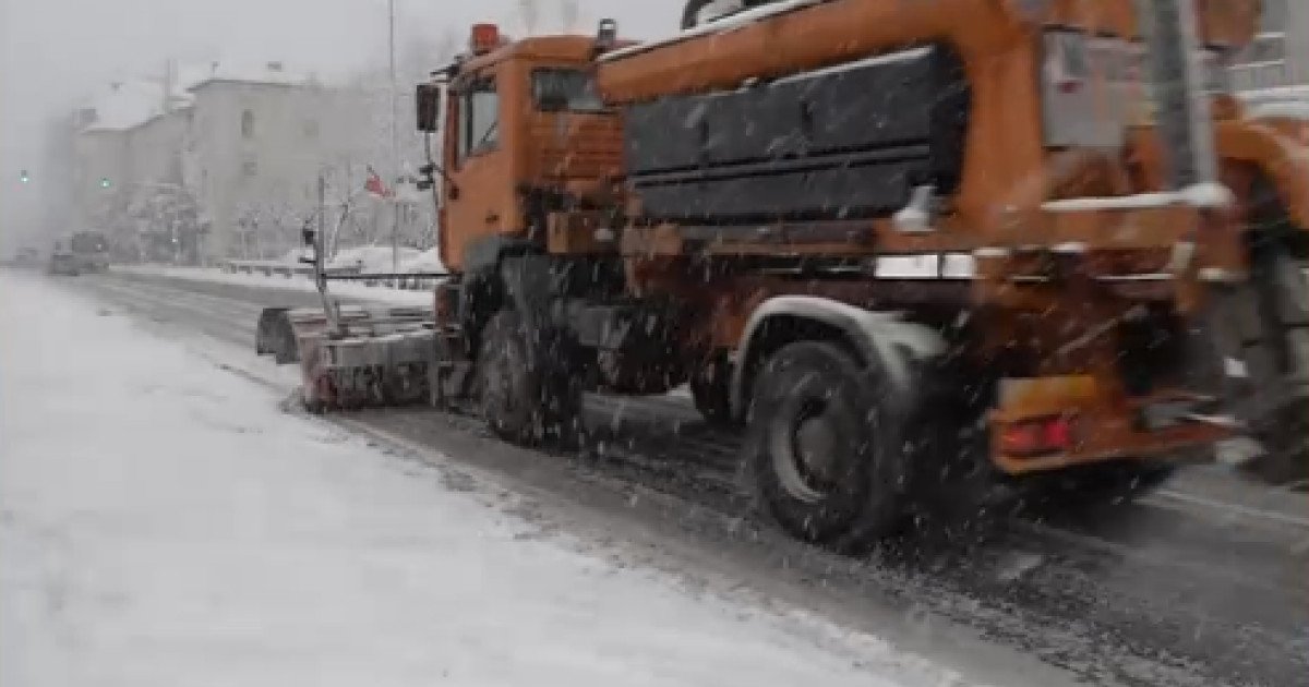 Iarnă dură în România: ninsori, viscol și polei ne așteaptă!