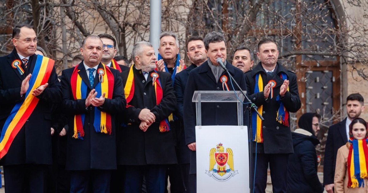 Nicușor Dan: Imnul național trebuie să rămână un simbol de unitate, nu de contestare Președintele Nicușor Dan a subliniat importanța respectului față de istoria României și a deplâns huiduielile care au marcat recentele ceremonii dedicate Unirii Principatelor Române