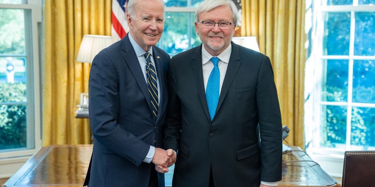 Kevin-Rudd-ambasadorul-Australiei-in-SUA-si-presedintele-american-Joe-Biden-la-Washington-pe-1-mai-2.jpeg - NewsFactor