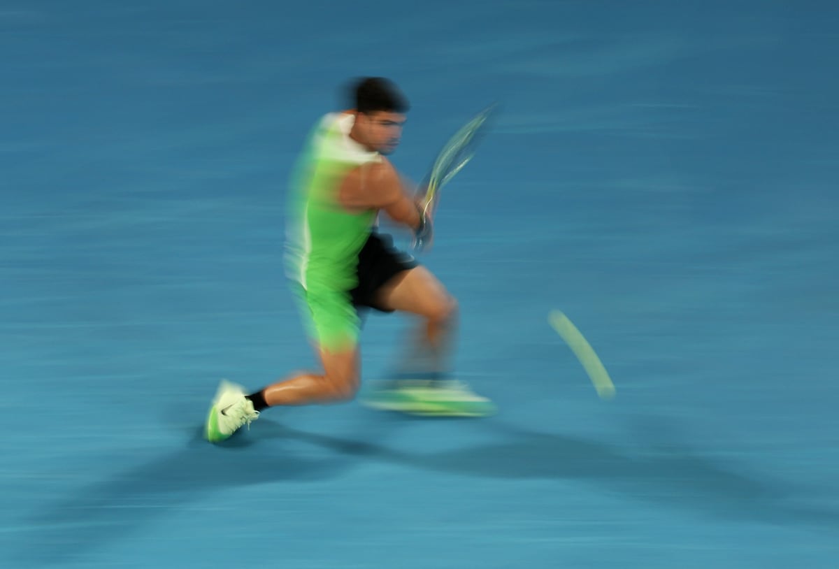Carlos Alcaraz avansează în semifinalele Australian Open, după o victorie convingătoare asupra lui Alex de Miñaur Carlos Alcaraz, tânărul tenisman din Spania, a reușit să se califice în semifinalele Australian Open, după o prestație excelentă împotriva australianului Alex de Miñaur