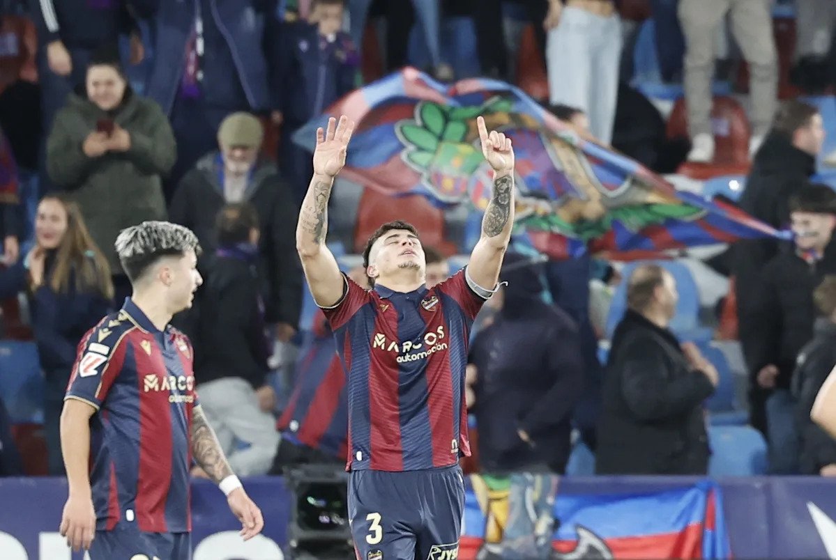 Levante obține o victorie dramatică în prelungiri împotriva Elche Levante UD a reușit să înfrunte Elche CF cu o victorie entuziasmantă, finalizată cu un gol marcat în minutul 95 de către Alan Matturro