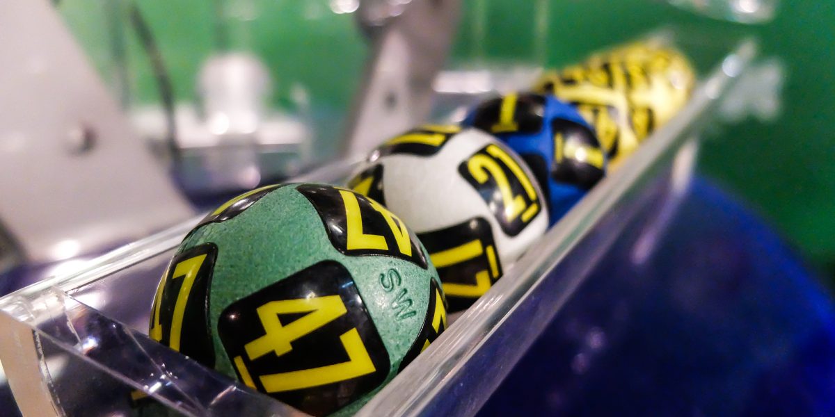 Rezultate LOTO 6/49 joi 15 ianuarie. Report de peste 3 milioane de euro la categoria I