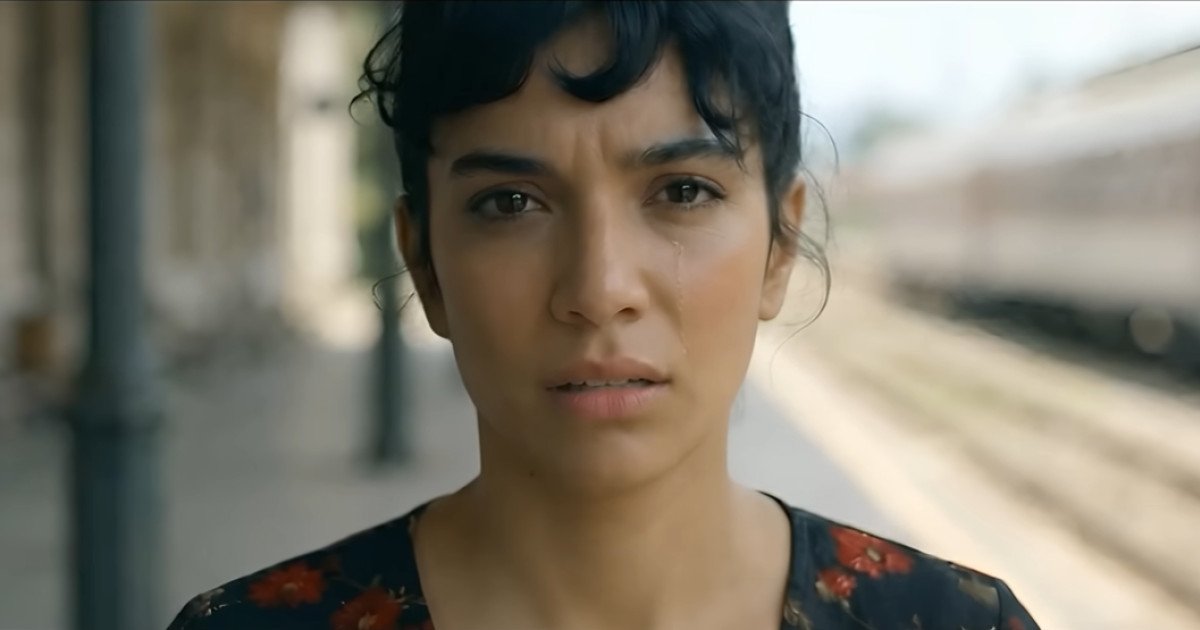 Scandal în muzica românească: Lolita Cercel, artista creată de inteligența artificială, provoacă o revoltă în rândul creatorilor de conținut Lolita Cercel, o artistă generată de inteligența artificială, a devenit rapid un nume de referință pe platformele de streaming și pe TikTok, adunând milioane de vizualizări în doar câteva săptămâni de la lansare