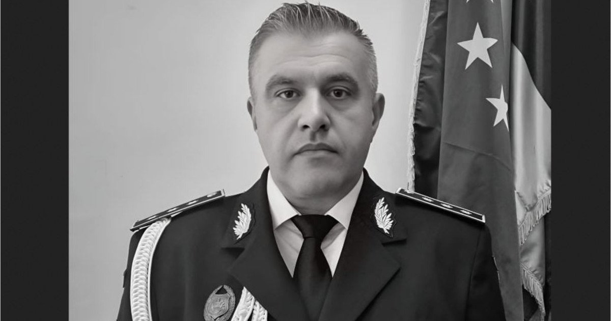 Tragedie la IPJ Dolj: Inspectorul-șef Marius-Daniel Mîrzacu a fost găsit mort la birou Comisarul-șef Marius-Daniel Mîrzacu, inspectorul-șef al Inspectoratului de Poliție Județean (IPJ) Dolj, a fost găsit decedat, sâmbătă, în biroul său
