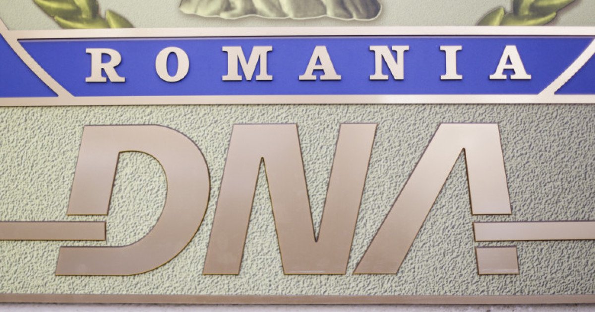 Cristian Rădulescu de la Grup Feroviar Român, sub control judiciar pentru dare de mită Directorul general al Grup Feroviar Român, Cristian Rădulescu, a fost plasat sub control judiciar pe cauțiune de către Direcția Națională Anticorupție (DNA)