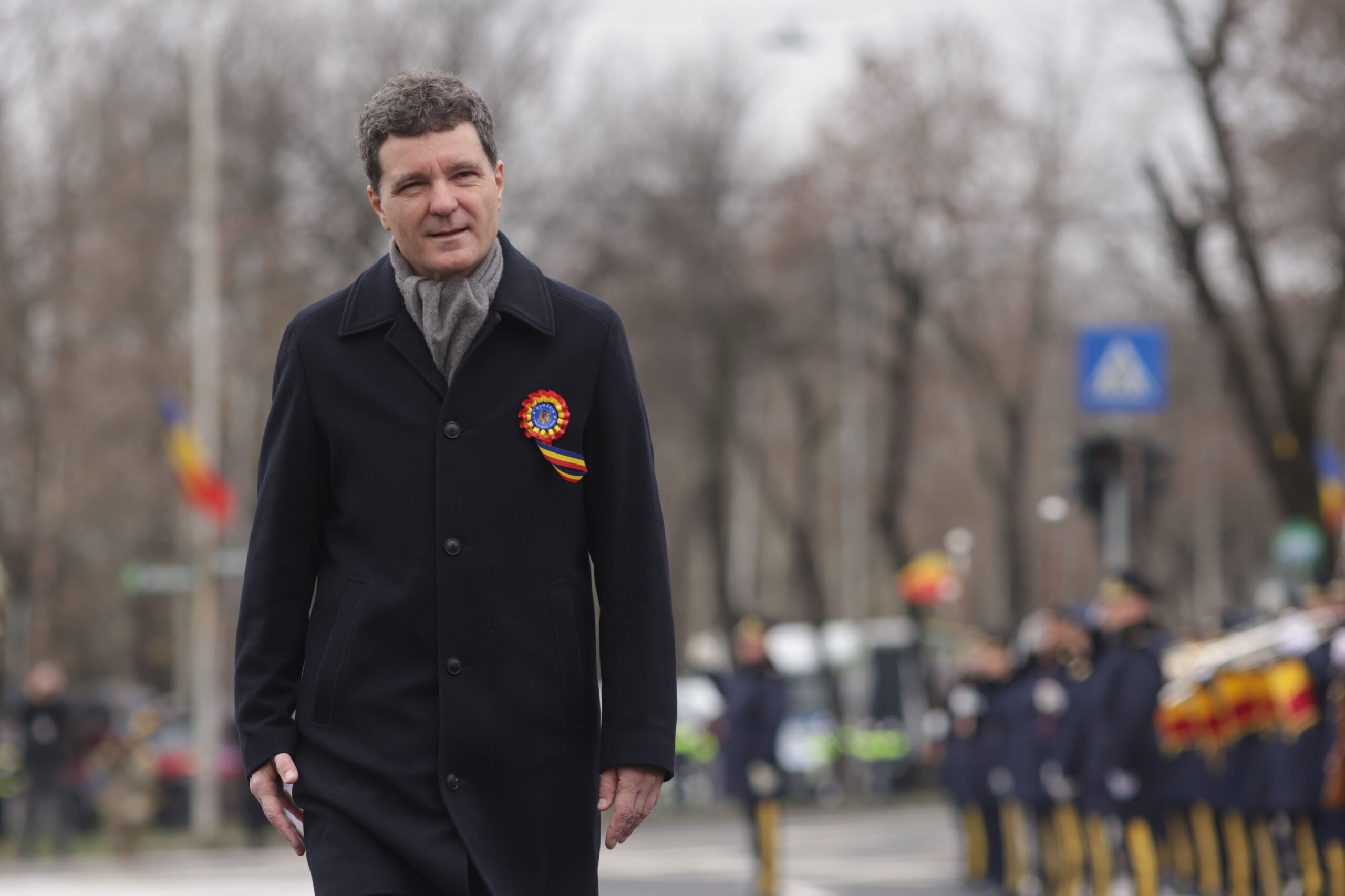 Președintele Nicușor Dan a fost nevoit să-și prelungească șederea la Paris, după ce avionul cu care urma să se întoarcă în țară nu a putut decola din cauza condițiilor meteo nefavorabile din România