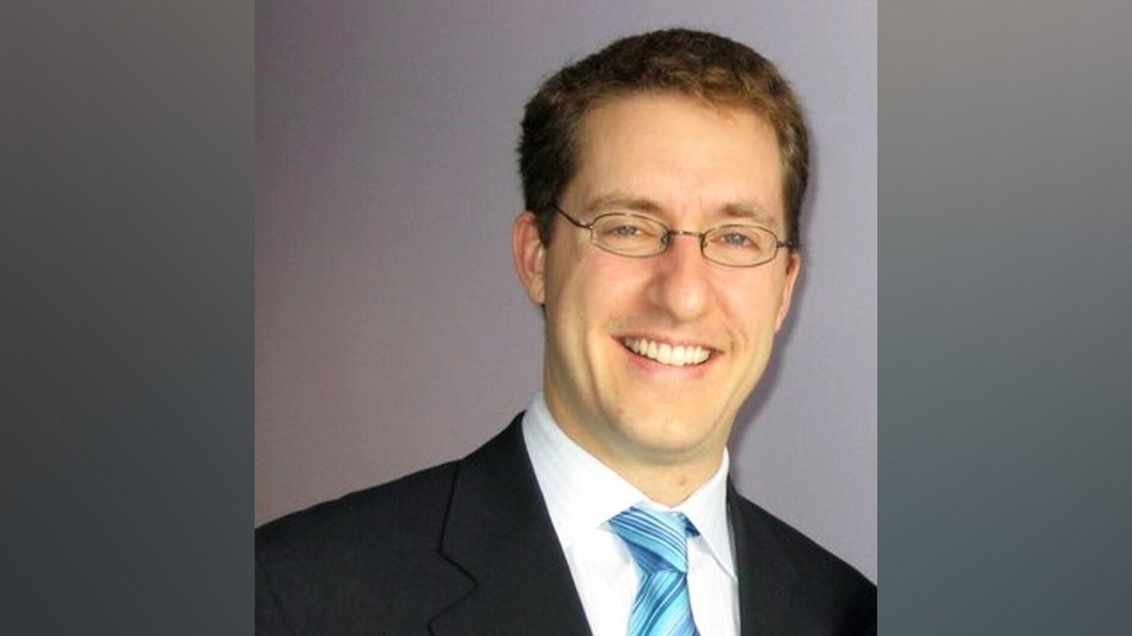 Un complot tulburător: Asasinarea avocatului Dan Markel și implicațiile sfâșietoare pentru o familie Pe 18 iulie 2014, Dan Markel, profesor de drept la Florida State University, a fost împușcat mortal în fața casei sale din Tallahassee, un caz care a șocat întreaga comunitate și a pus în lumina reflectoarelor complexitatea relațiilor familiale