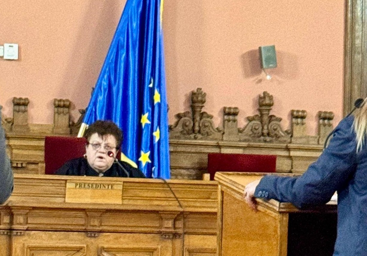 Decizia Curții de Apel București: Cererea de recuzare a judecătoarei Olimpiea Crețeanu, respinsă Un complet al Curții de Apel București a respins, joi, în cameră de consiliu, cererea de recuzare a judecătoarei Olimpiea Crețeanu, cea care urmează să dea mâine un verdict în procesul prin care avocata Silvia Uscov cere suspendarea actelor de numire a judecătorilor constituționali Dacian Dragoș și Mihai Busuioc