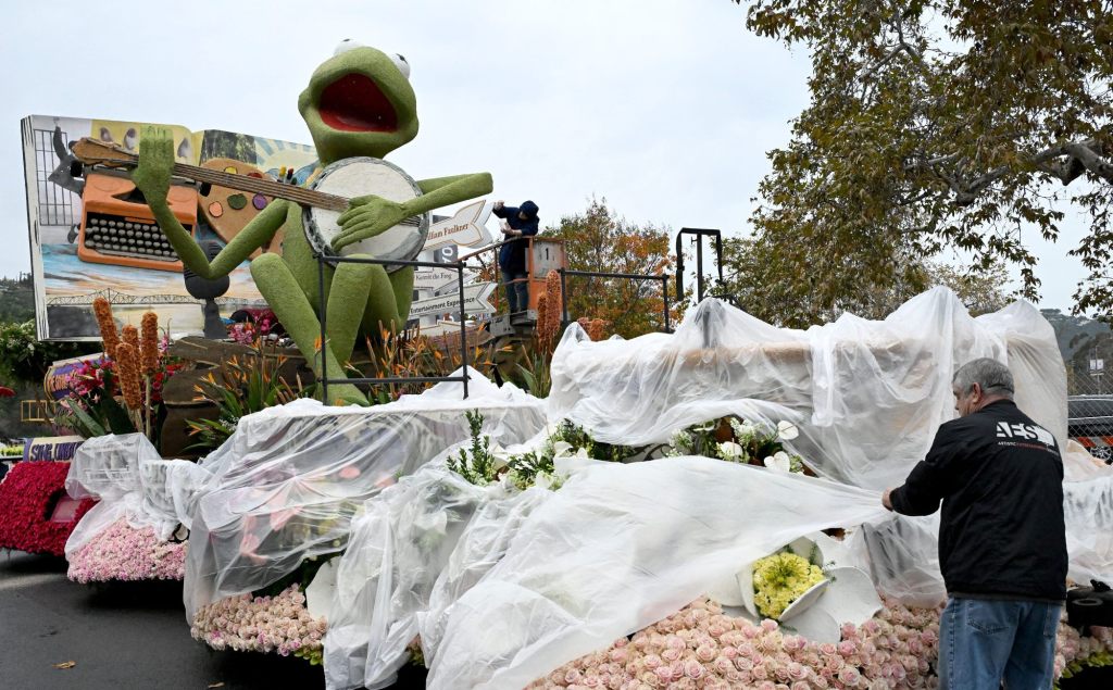 Sărbătoarea florilor sub ploaie la Pasadena Pasadena se pregătește pentru o premieră rară în istoria sa: prima ploaie la Parada Rozelor în ultimii 20 de ani