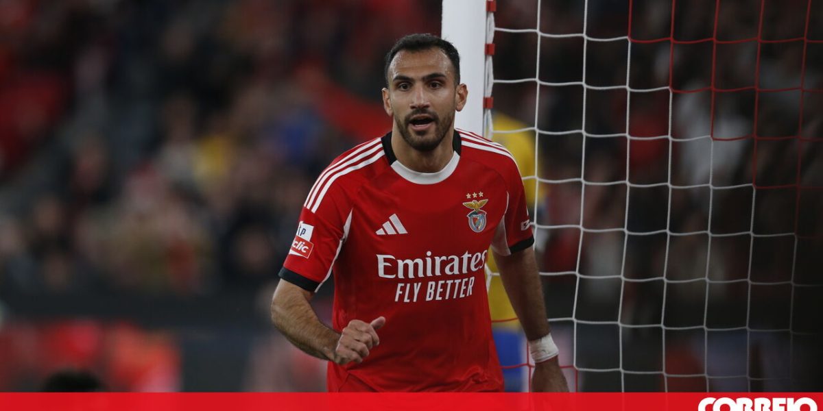 Pavlidis imparável dá vitória ao Benfica com 'hat trick' frente ao Estoril - Futebol