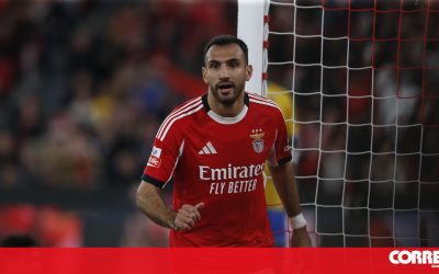 Pavlidis imparável dá vitória ao Benfica com 'hat trick' frente ao Estoril - Futebol
