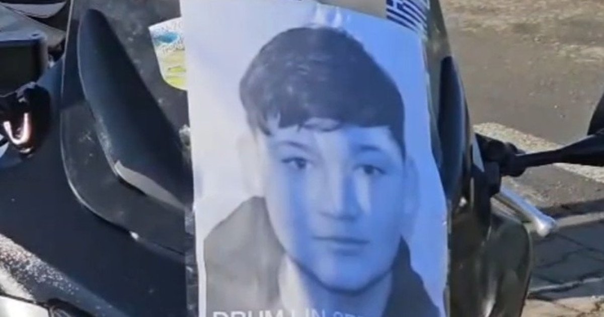 DIICOT efectuează percheziții în cazul crimei din Timiș, chiar în ziua înmormântării lui Mario Procurorii DIICOT din Timișoara au desfășurat sâmbătă percheziții la trei adrese din localitatea Cenei, în contextul anchetei privind uciderea lui Mario Berinde, un băiat de 15 ani