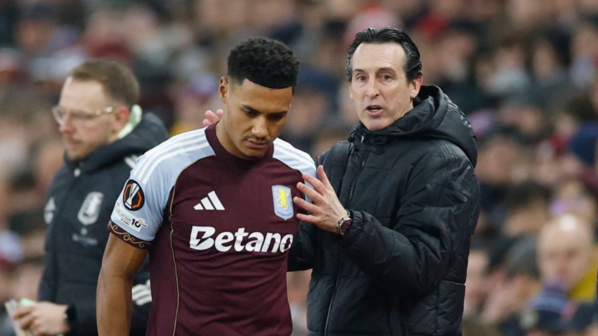Lovitură pentru Aston Villa: Ollie Watkins iese din joc din cauza unei accidentări la coapsă Aston Villa se confruntă cu o criză de efectiv, după ce atacantul Ollie Watkins a suferit o accidentare gravă la coapsă, părăsind terenul în minutul 35 al meciului din Europa League împotriva celor de la RB Salzburg