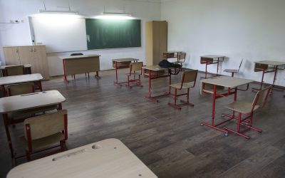 Scoala-clasa-goala-banci-tabla-Foto-INQUAM-Photos-Octav-Ganea.jpg - NewsFactor