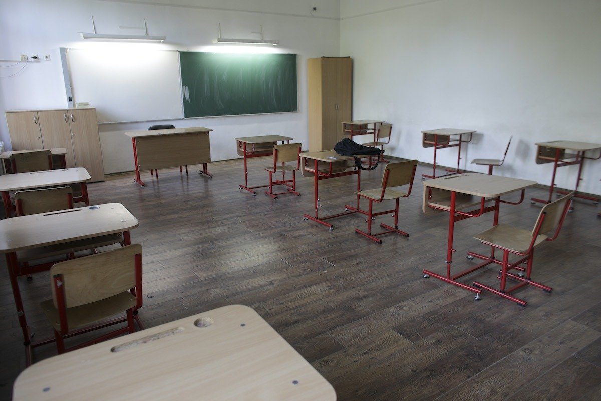 Curtea de Apel Constanța a decis definitiv să suspende decizia Inspectoratului colar Constanța de a desființa clasa de a IX-a de la Liceul Tehnologic Nicolae Bălcescu, cu doar câteva zile înainte de începerea școlii, în august 2025