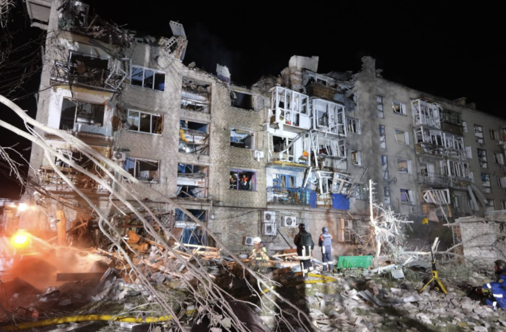 Ucraina: evacuări masive în regiunile Zaporojie și Dnipropetrovsk, amenințate de avansul rus Situația din Ucraina se deteriorează rapid, autoritățile ordonând vineri evacuarea a peste 3.000 de copii împreună cu părinții lor din aproximativ patruzeci de localități din regiunile Zaporojie și Dnipropetrovsk