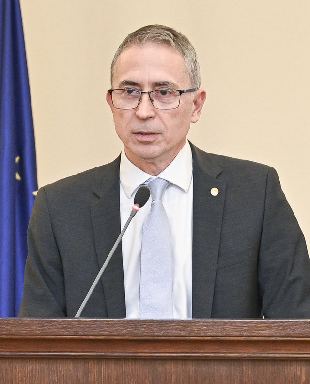Mugur Tolici preia conducerea Direcției de emisiune și tezaur la BNR Mugur Tolici, cunoscut ca un veteran al Băncii Naționale a României (BNR), va prelua, începând cu 1 februarie, funcția de director al Direcției de emisiune și tezaur