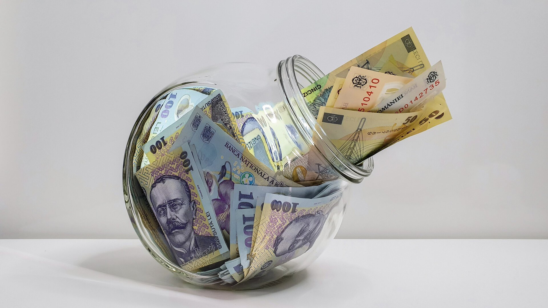 Ministerul Finanțelor lansează o nouă ediție Tezaur: Românii pot investi în titluri de stat cu dobânzi atractive București, 6 martie 2026 – Ministerul Finanțelor anunță lansarea celei de-a treia ediții din acest an a programului de titluri de stat Tezaur