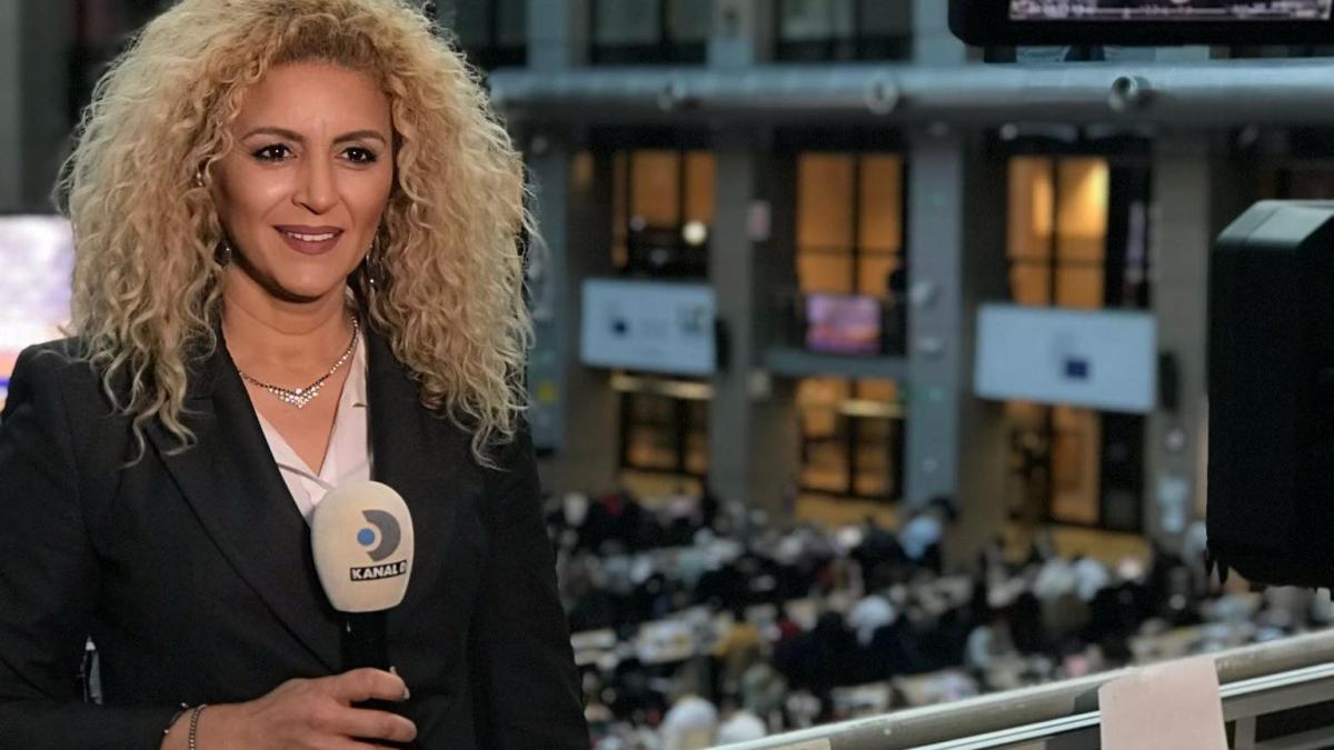 Nicoleta Drăgușin, o legendă a jurnalismului românesc, a murit la 46 de ani Nicoleta Drăgușin, una dintre cele mai cunoscute și respectate jurnaliste române, s-a stins din viață la doar 46 de ani, după o scurtă dar fulminantă luptă cu o boală incurabilă