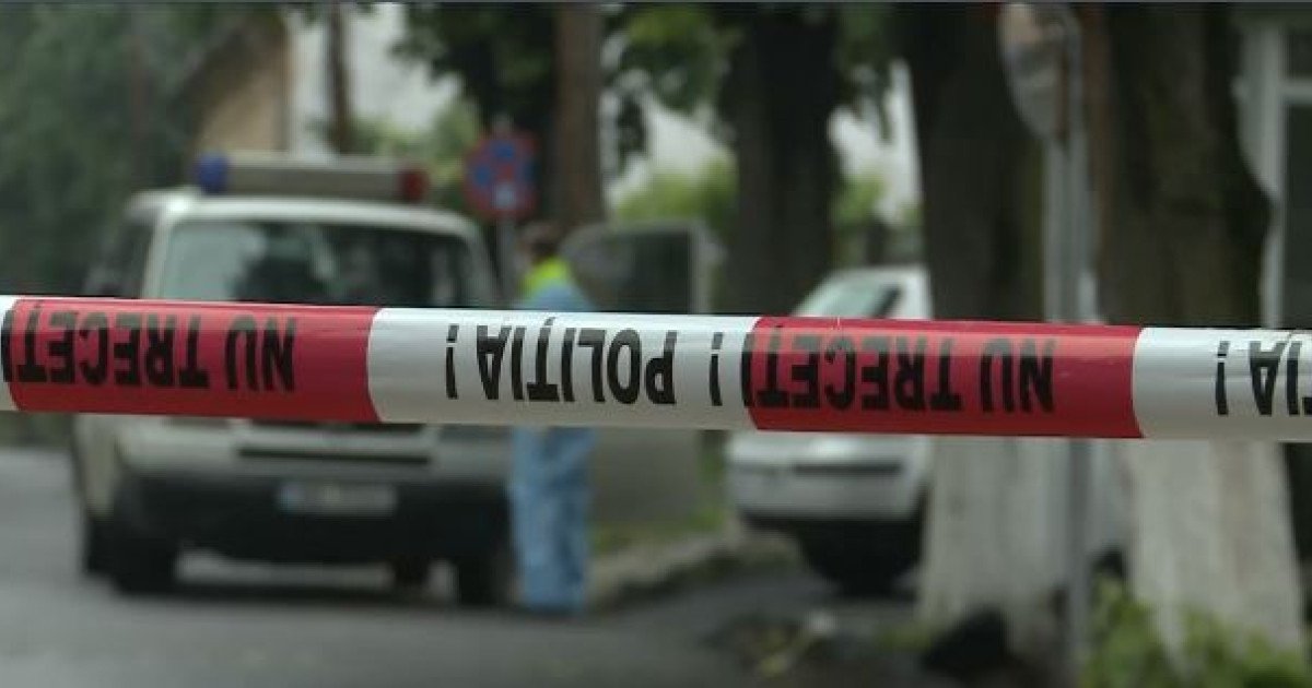 Un adolescent de 15 ani din Timiș a fost găsit mort, iar doi tineri sunt suspecți de crimă Un băiat în vârstă de 15 ani, dispărut din județul Timiș, a fost găsit fără viață, iar autoritățile au reținut doi adolescenți ca fiind principalii suspecți în acest caz șocant