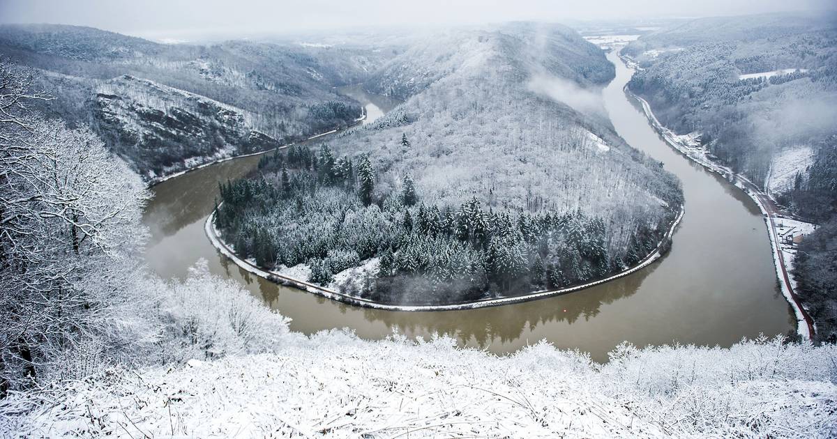 Temperaturi Extreme în Saarland: De la Gerul Arctic la Primăvara Timpurie În prima zi a anului, Saarland a înregistrat fluctuații de temperatură surprinzătoare, variind de la sub -15 grade Celsius la aproape 12 grade, o diferență semnificativă care a stârnit teama și curiozitatea locuitorilor