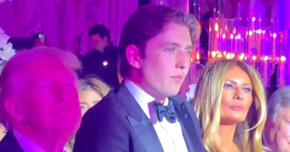 Barron Trump la petrecerea de Revelion de la Mar-a-Lago: Miezul nopții surprinzător Barron Trump, fiul cel mai tânăr al fostului președinte american Donald Trump, a ales să sărbătorească Anul Nou 2026 alături de familie, la un eveniment extravagant organizat la Mar-a-Lago