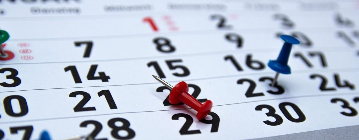 câte pică în weekend și ce sărbători se suprapun (calendar complet)