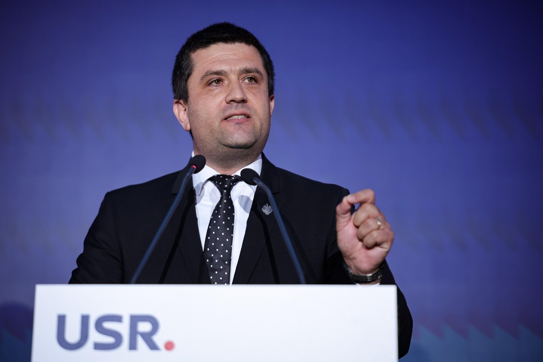 Extremiștii PACE atacă un ministru USR prin moțiune.