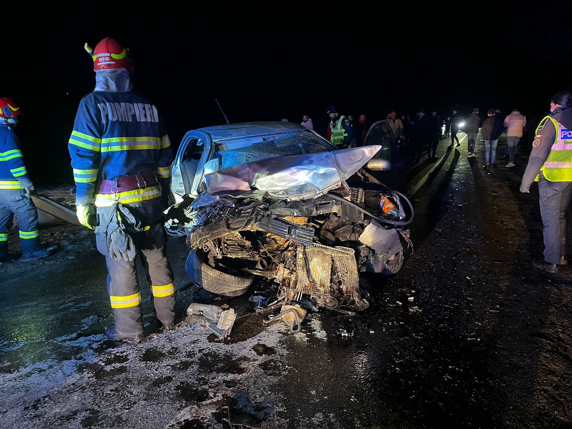 Un accident rutier grav a avut loc duminică, 25 ianuarie, pe DJ 106, între localitățile Dobârca și Poiana Sibiului, soldat cu rănirea gravă a unei persoane