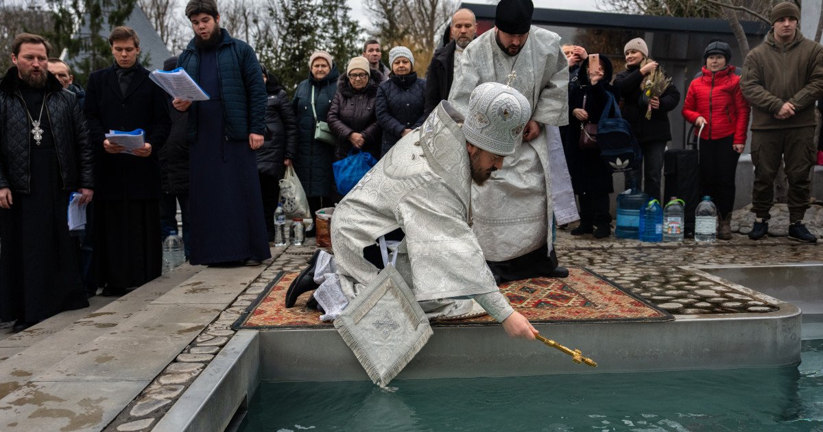 Boboteaza 2026: Tradiții și obiceiuri care întăresc credința românilor Boboteaza, una dintre cele mai importante sărbători religioase din calendarul ortodox, va fi celebrată pe 6 ianuarie 2026