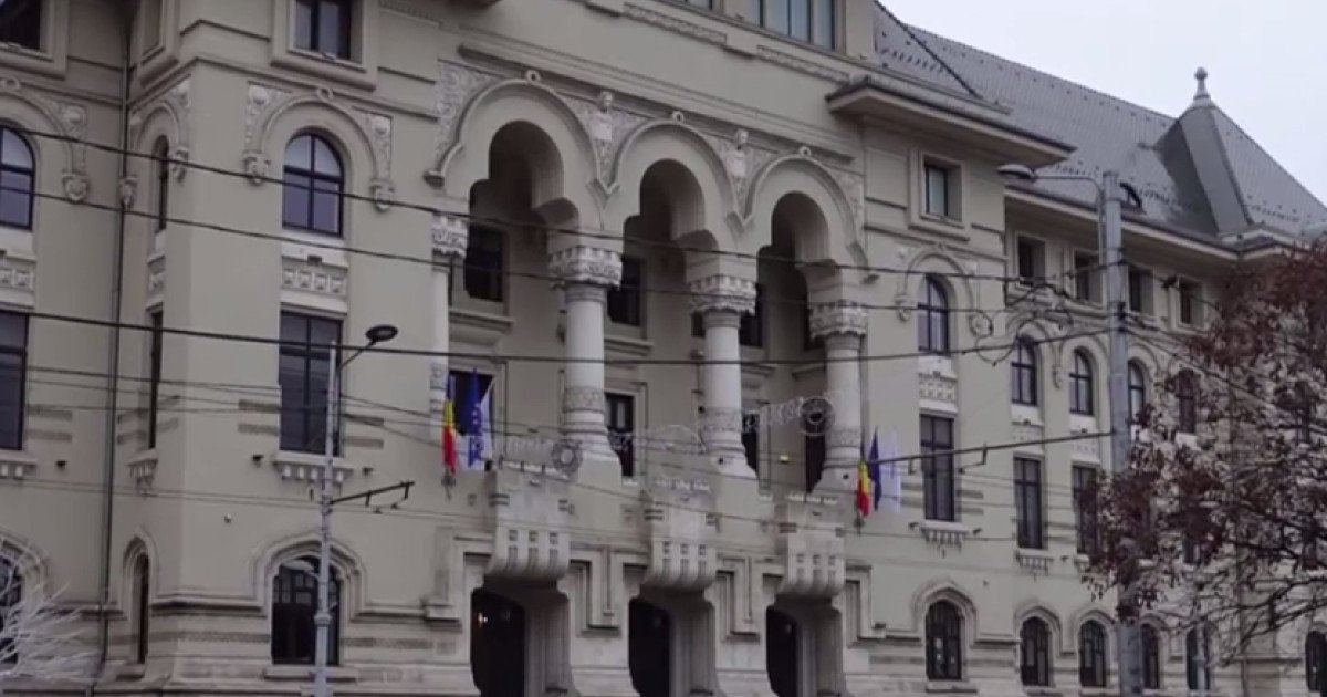 Majorare a tarifelor STB în dezbaterea consilierilor municipali Consilierii municipali ai Capitalei se reunesc astăzi, de la ora 10:00, pentru a discuta mai multe proiecte esențiale, printre care se numără majorarea tarifelor la călătoriile cu STB