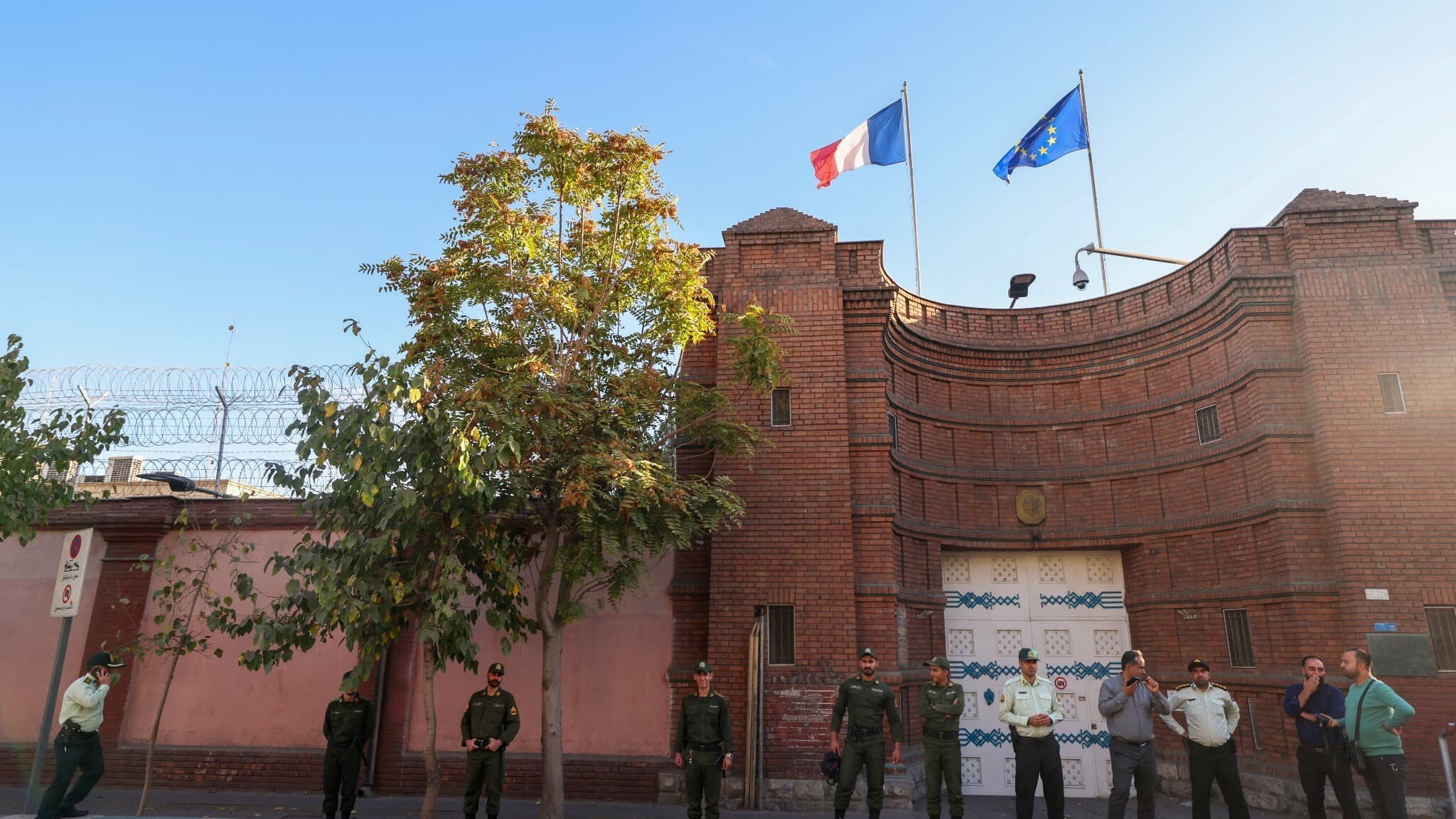 Francezii părăsesc Iranul