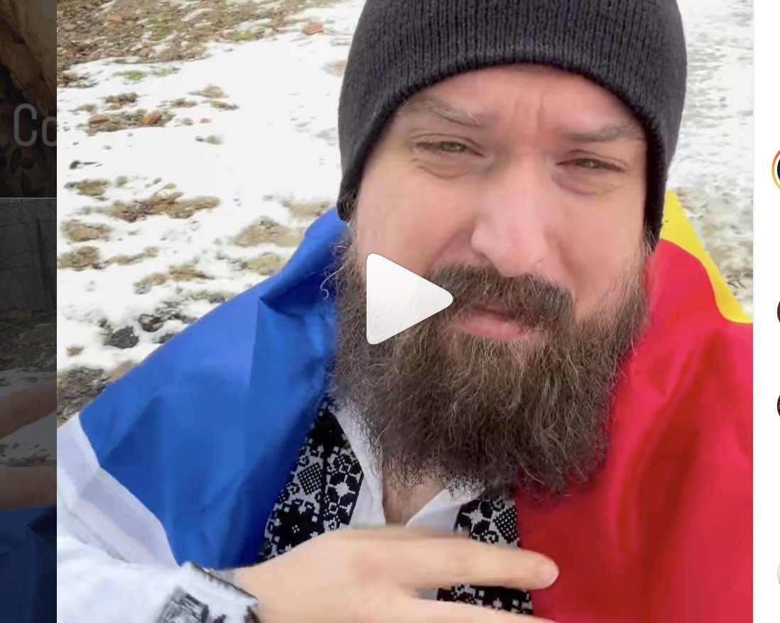 Un american a părăsit totul în urmă și s-a mutat în România, împreună cu mama lui, cea mai bună prietenă și cele patru pisici