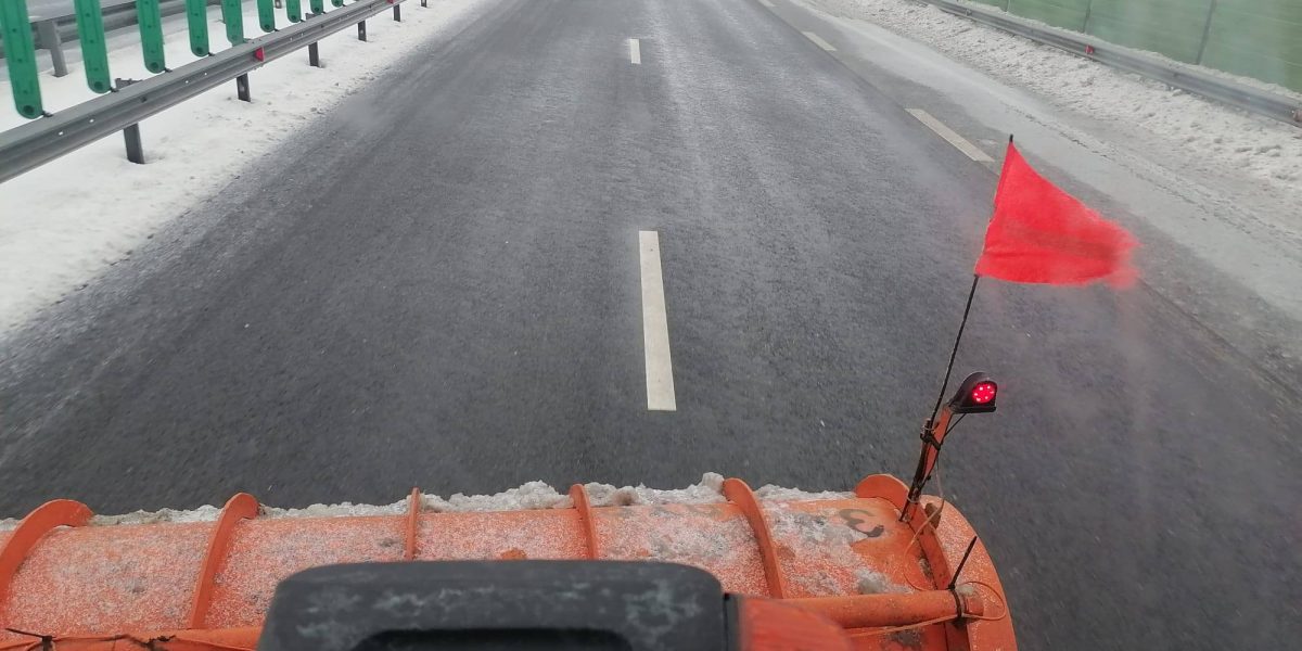 autostrada-masina-de-deszapezire-zapada.jpg - NewsFactor