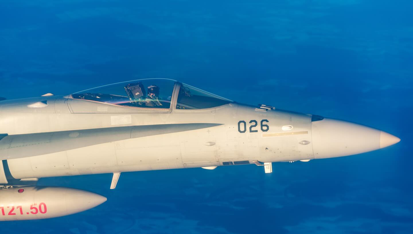 Președintele României, Nicușor Dan, a publicat pe pagina sa de Facebook înregistrarea audio a conversației dintre piloții români ai aeronavei Spartan și piloții de vânătoare elvețieni, care au escortat pentru câteva minute aeronava românească