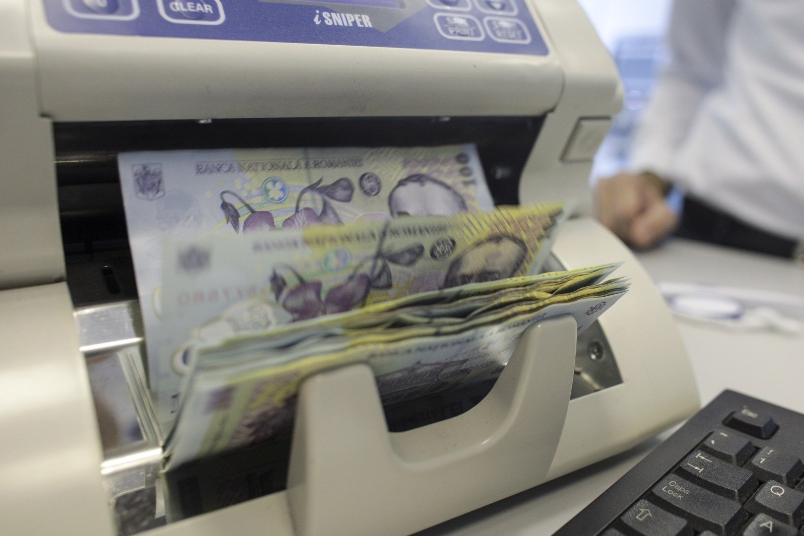 Bani din taxe și impozite, păstrați local