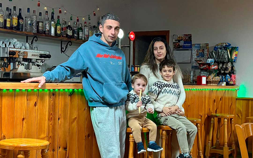 În satul Tronchón, situat între Zaragosa și Valencia, în munți, o familie de origine română a decis să își înceapă o nouă viață