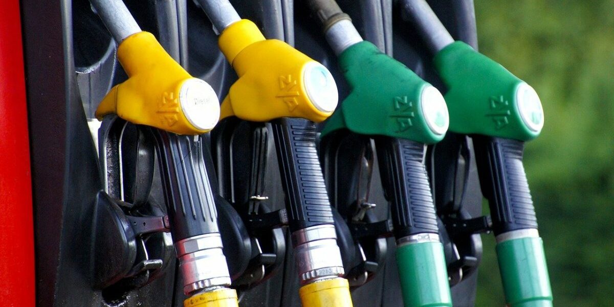 benzina-carburant-alimentare-pompa-foto-pixabay-e1616043277896.jpg - NewsFactor
