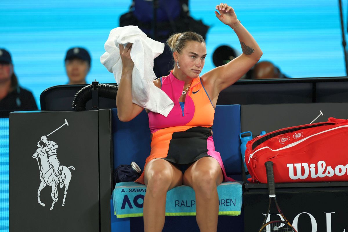 Aryna Sabalenka, dezamăgită după finala de la Australian Open: „Sper ca anul viitor să câștig turneul” Finala de la Australian Open s-a încheiat cu o surpriză pentru fanii tenisului, în condițiile în care Aryna Sabalenka, favorita numărul unu, a pierdut confruntarea cu Elena Rybakina, scor 4-6, 6-4, 4-6