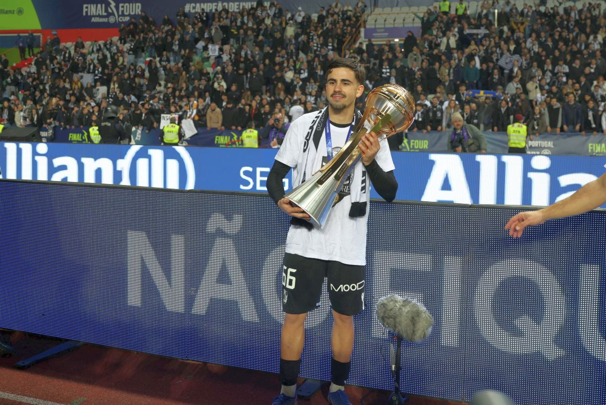 Un român în istoria fotbalului: trofeul din 2026 și un penalty ratat!