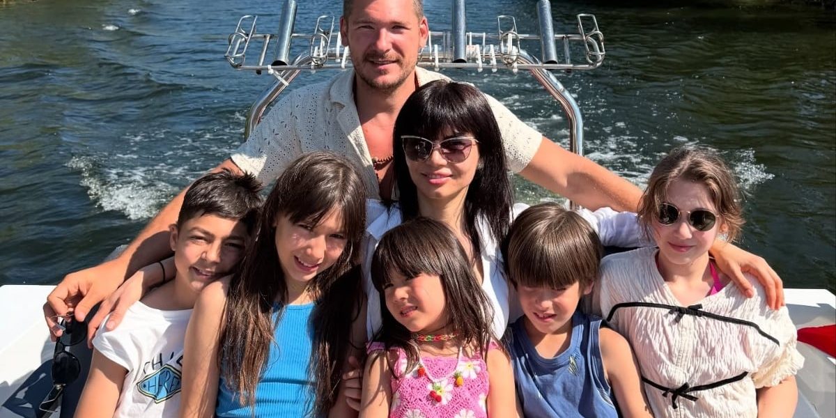 calin-donca-si-familia-sa.jpg - NewsFactor