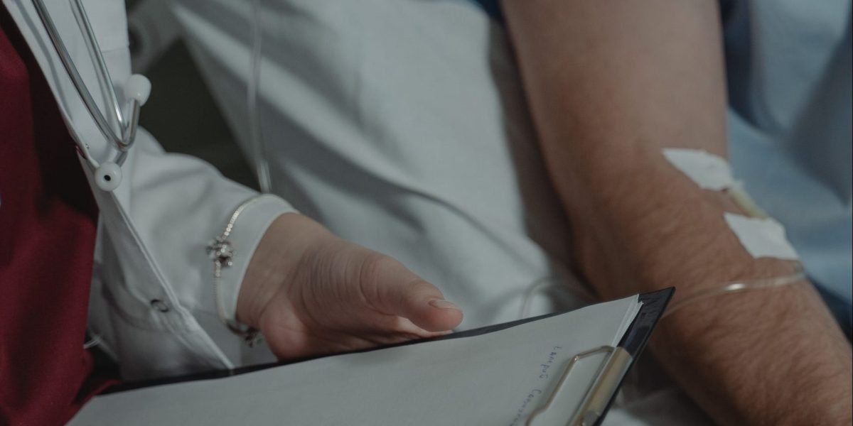 cancer-bolnav-spital-eutanasie-perfuzie-pacient-doctor-medical-pexels-scaled-e1611936875117.jpg - NewsFactor