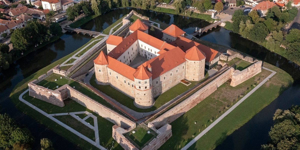 cetatea-fagaras.jpg - NewsFactor