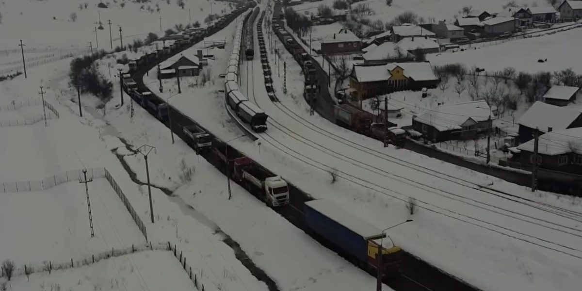 coada-de-camioane-la-salina-scaled.jpg - NewsFactor