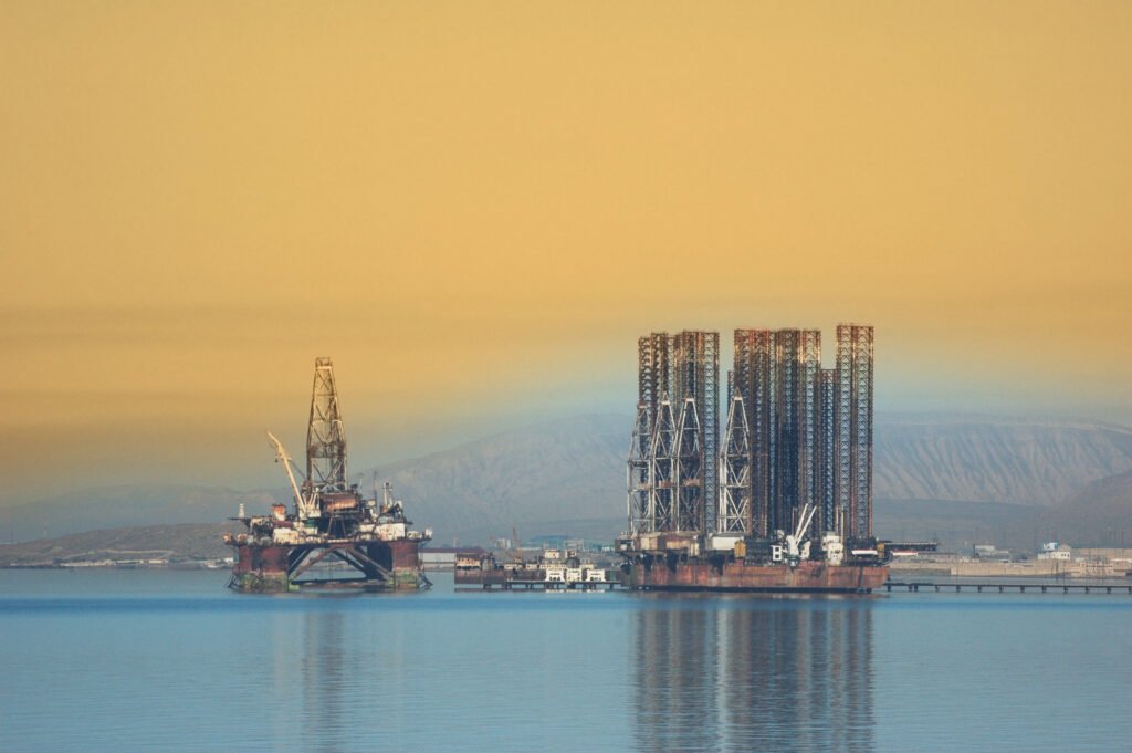 Armata ucraineană a lansat un atac surpriză în Marea Caspică, avariind trei platforme petroliere rusești, a anunțat duminică Statul Major General din Kiev